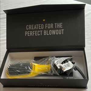 Drybar Brush Crush Yellow and Black Heated Brush
